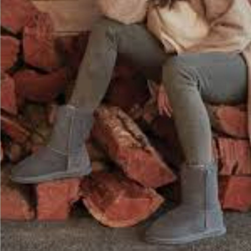 BRAND NEW SBVP PILEDLINED WEATHER SUEDE BOOTIES